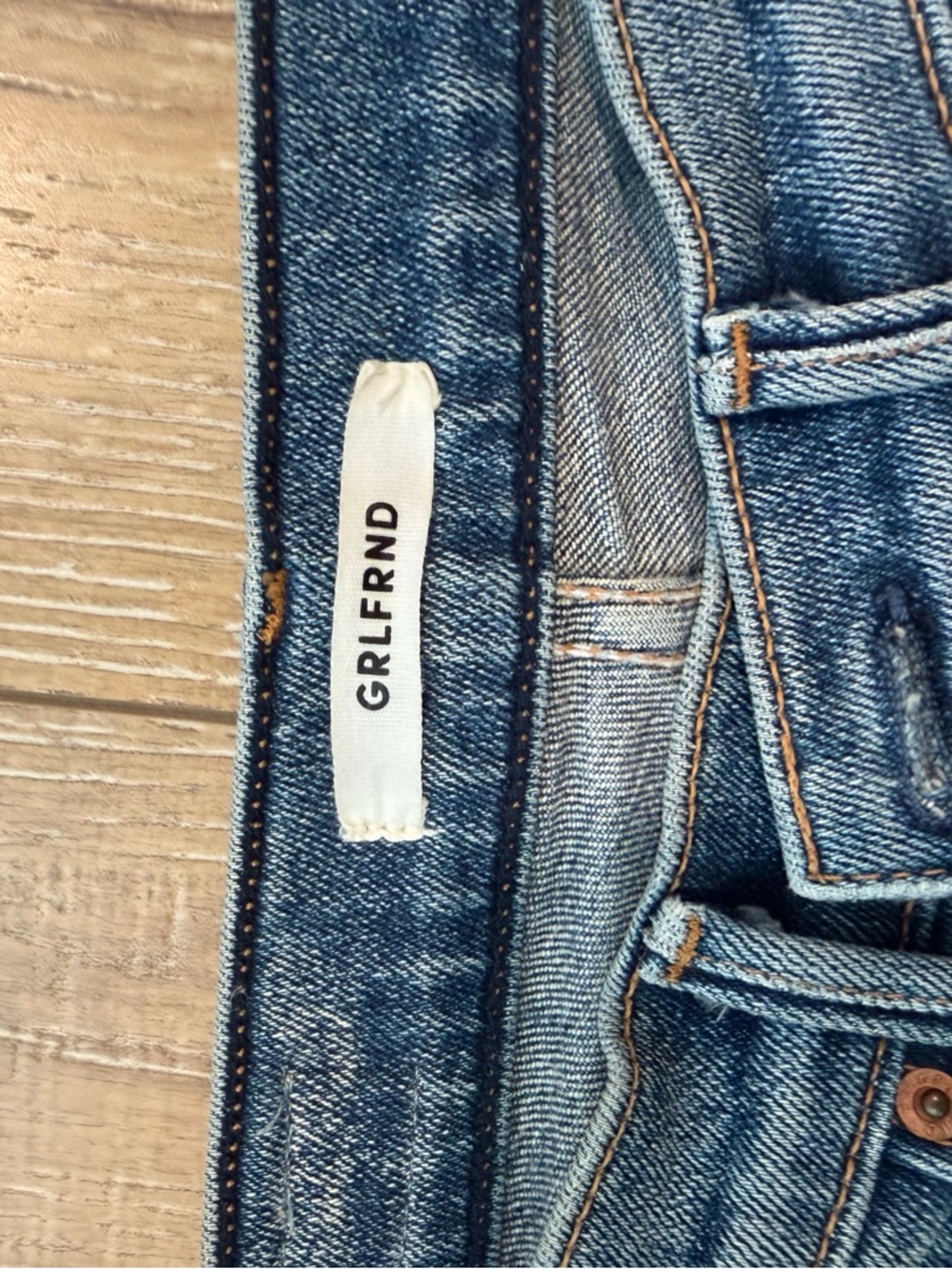 GRLFRND women’s Skinny Jeans in Medium Blue Wash - Picture 3 of 8